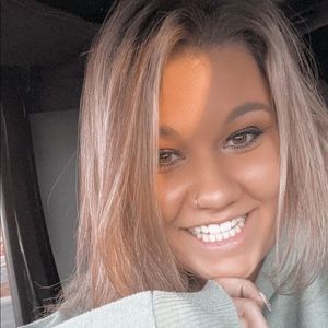 Meet your Posher, Hally